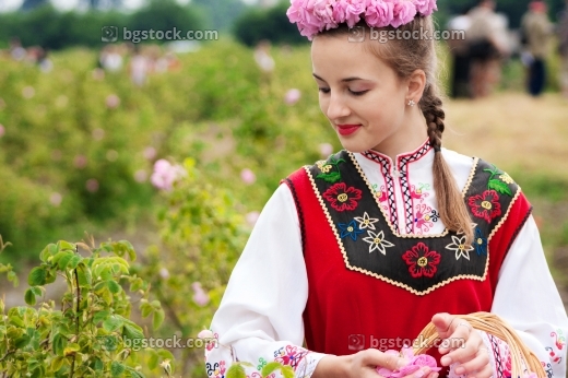 Девойка на розобер