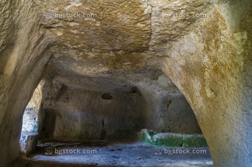 Костадиновия скален манастир до Шумен
