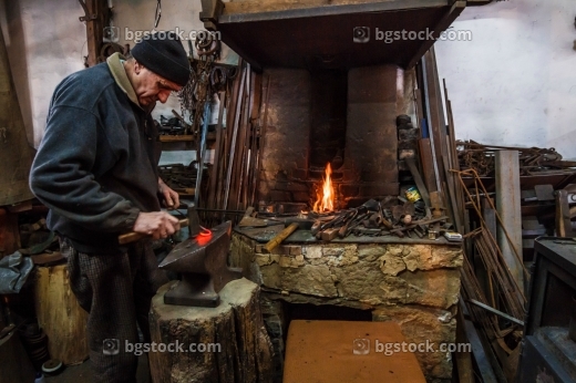 Ковач в Етъра