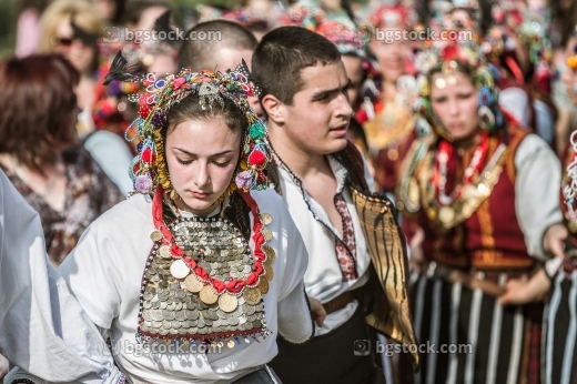 Лазарки лазаруват на лазаров ден