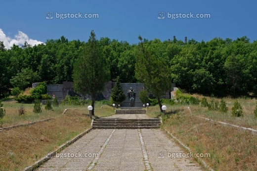 Паметник при Самуиловата крепост