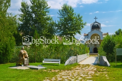 Паметникът на Ванга в Рупите